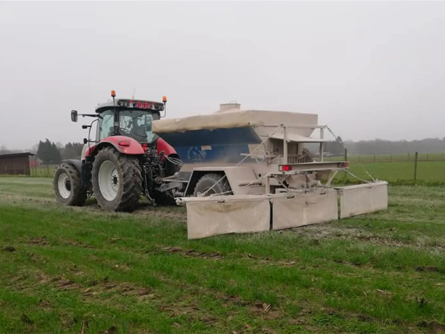 Getrokken Strooier met Strooiboom